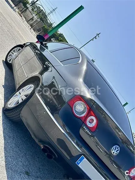 Usado VW Passat Highline 170 CV (125 kW) 2009 Gris / plata Berlina