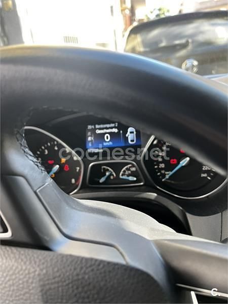 Usado Ford Focus Active 125 CV (91 kW) 2018 Azul Familiar