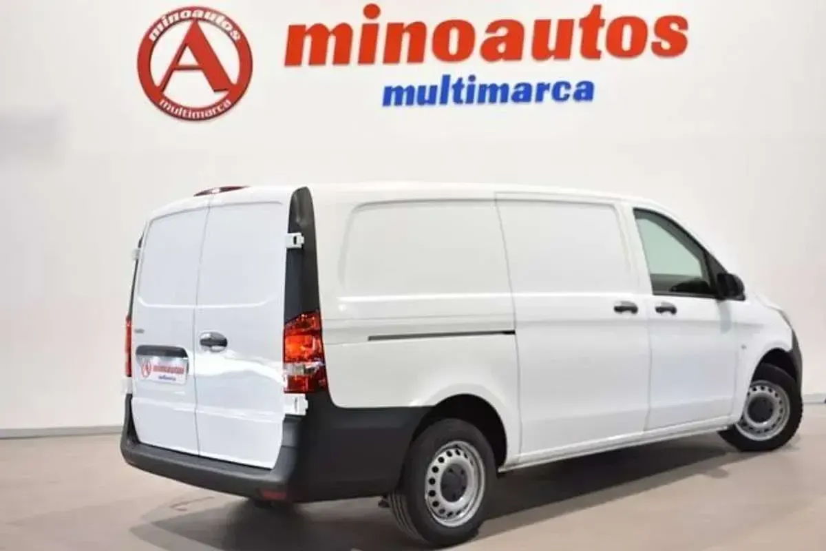 Usado Mercedes Vito 136 CV (100 kW) 2021 Blanco Van