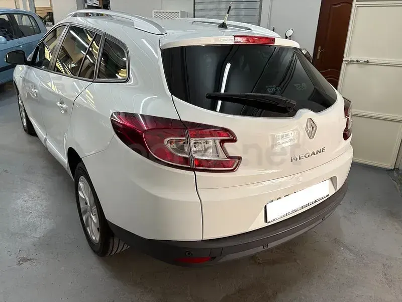 Usado Renault Mégane GrandTour LIMITED 95 CV (69 kW) 2014 Blanco Familiar