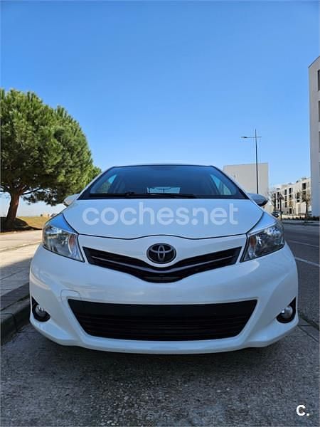 Usado Toyota Yaris Live 90 CV (66 kW) 2012 Blanco Utilitario