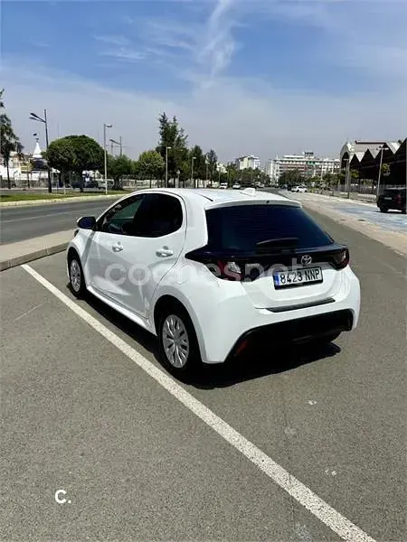 Usado Toyota Yaris 125 CV (91 kW) 2022 Blanco Utilitario