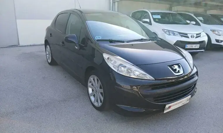 Usado Peugeot 207 69 CV (50 kW) 2009 Negro Utilitario