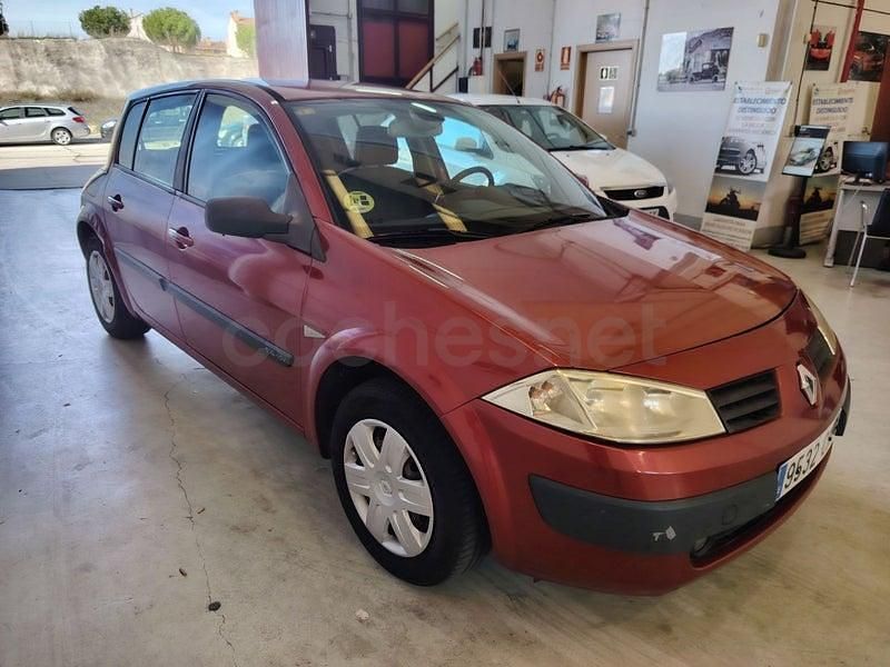Usado Renault Mégane II Expression 98 CV (72 kW) 2003 Rojo Berlina