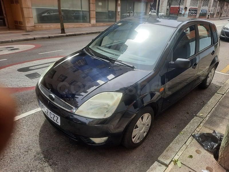 Usado Ford Fiesta Trend 68 CV (50 kW) 2004 Negro Utilitario