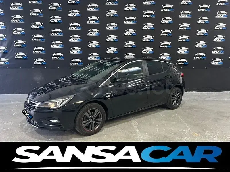 Usado Opel Astra 110 CV (80 kW) 2019 Negro Berlina