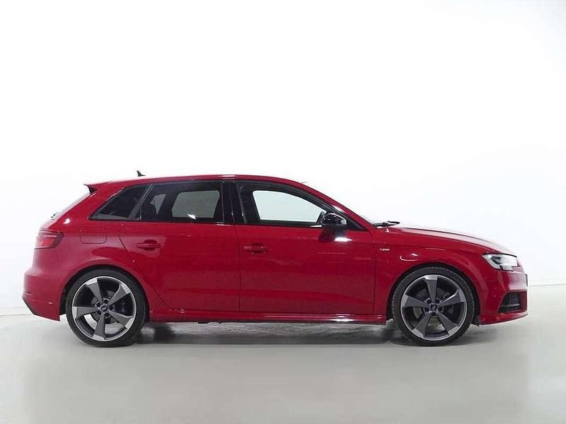 Usado Audi A3 Sportback Comfort 150 CV (110 kW) 2019 Rojo Utilitario