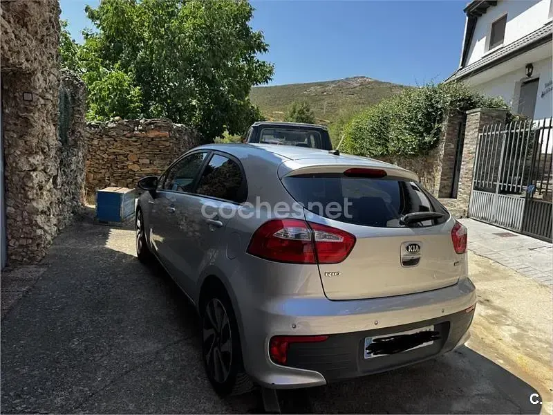 Usado Kia Rio 84 CV (61 kW) 2016 Gris / plata Utilitario