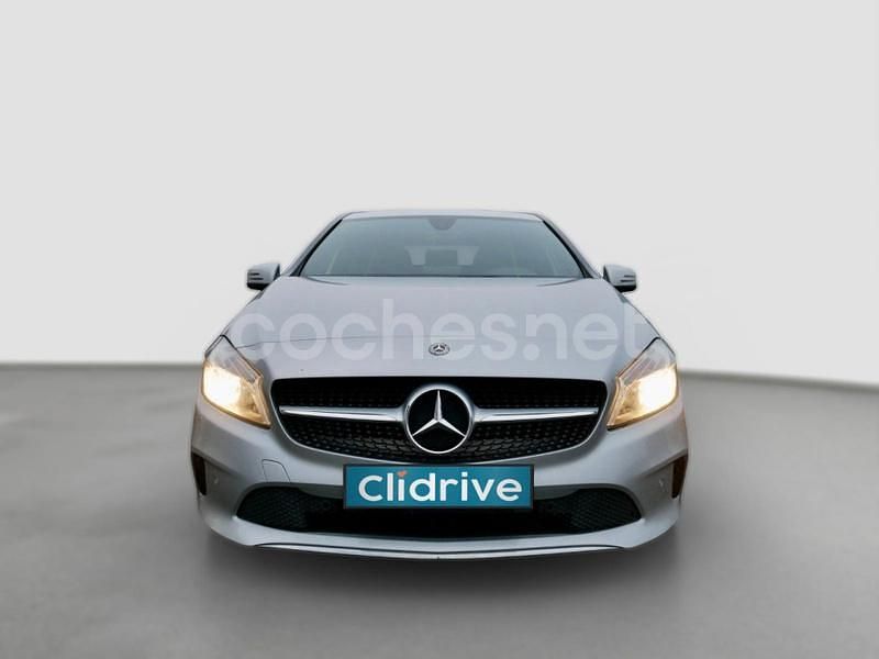 Usado Mercedes A180 136 CV (100 kW) 2018 Gris / plata Berlina