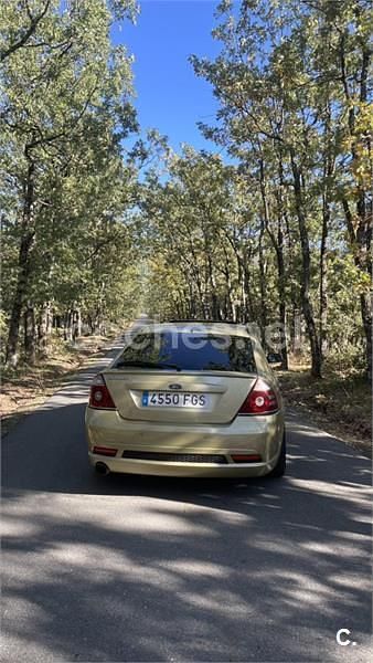 Usado Ford Mondeo Trend 155 CV (114 kW) 2006 Beige Berlina