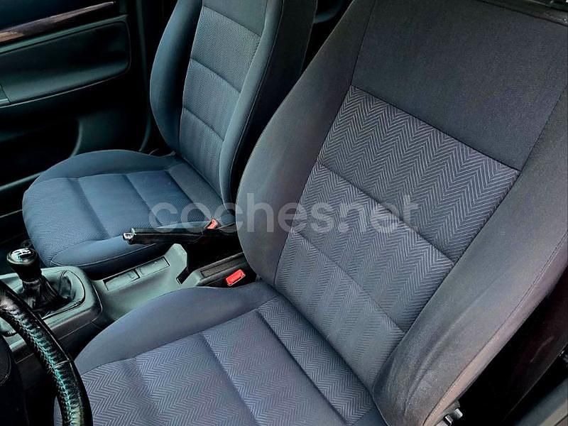 Usado Audi A4 110 CV (80 kW) 1998 Verde Familiar