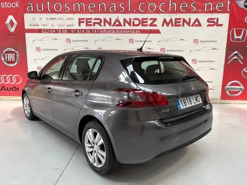 Usado Peugeot 308 Active 100 CV (73 kW) 2020 Gris / plata Berlina
