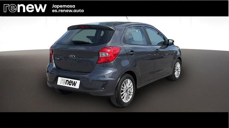 Usado Ford Ka Plus Ultimate 85 CV (62 kW) 2019 Gris smoke Utilitario