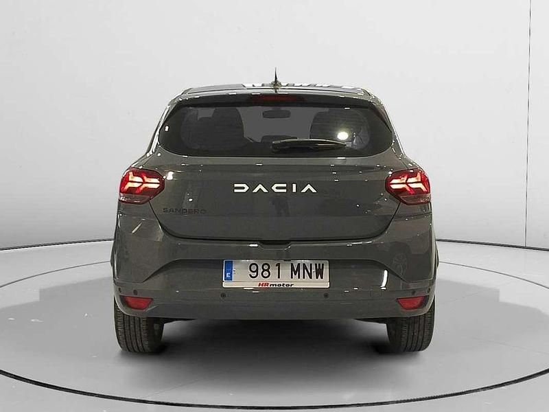 Usado Dacia Sandero Expression 91 CV (66 kW) 2024 Gris Utilitario
