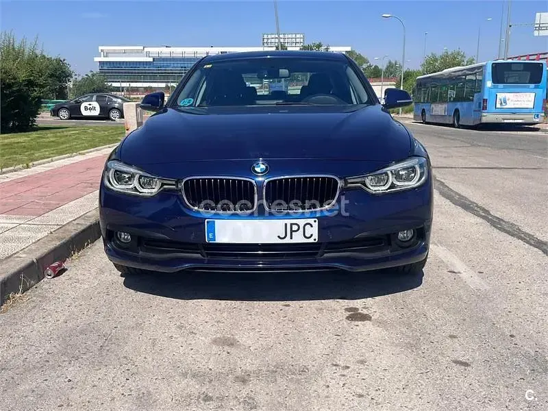 Usado BMW 318 143 CV (105 kW) 2016 Azul Berlina