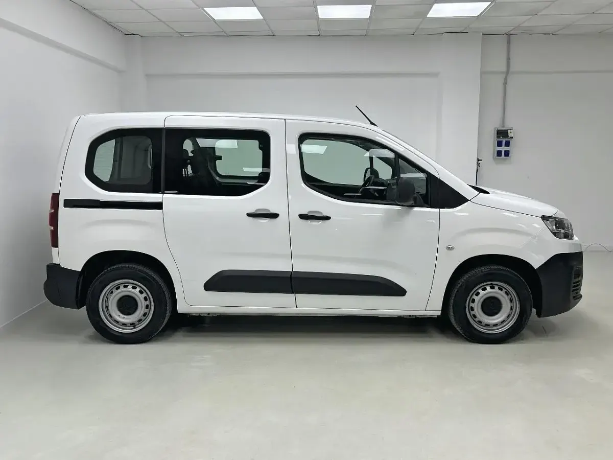 Usado Citroën Berlingo Live 103 CV (75 kW) 2019 Blanco Monovolumen