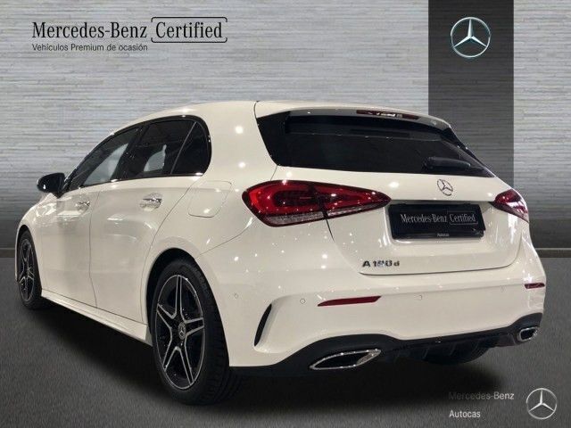 Usado Mercedes A180 AMG line 116 CV (85 kW) 2022 Blanco polar