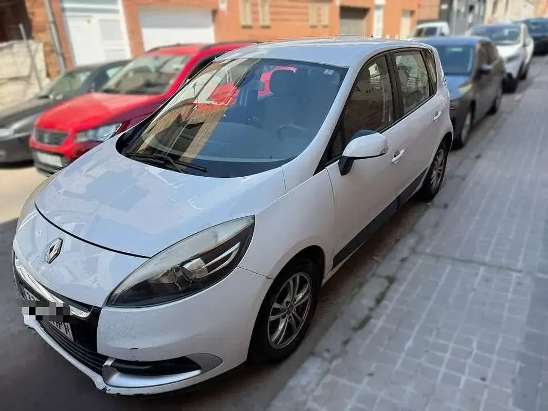 Usado Renault Scénic III Life 116 CV (85 kW) 2013 Blanco Monovolumen