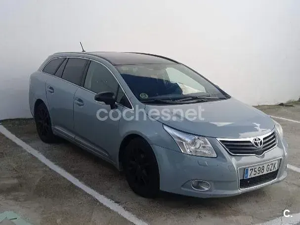 Usado Toyota Avensis Advance 124 CV (91 kW) 2010 Gris / plata Familiar