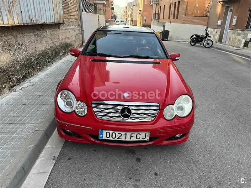 Usado Mercedes C220 143 CV (105 kW) 2004 Rojo Berlina