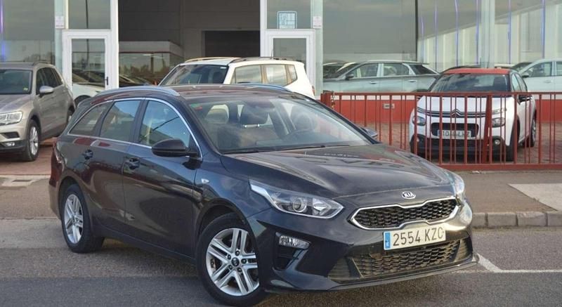 Usado Kia Ceed 116 CV (85 kW) 2019 Gris Utilitario