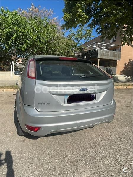 Gris / plata Usado 2011 Ford Focus Trend Berlina | 3990 € (Super precio) - Imagen 1/4