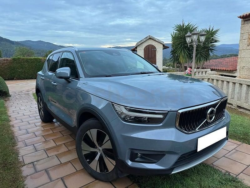 Usado Volvo XC40 Momentum 163 CV (119 kW) 2021 Gris / plata SUV