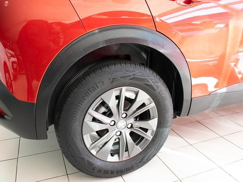 Usado Peugeot 2008 Active 100 CV (73 kW) 2021 Rojo SUV