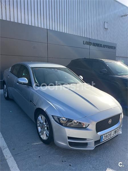 Usado Jaguar XE 180 CV (132 kW) 2017 Gris / plata Berlina