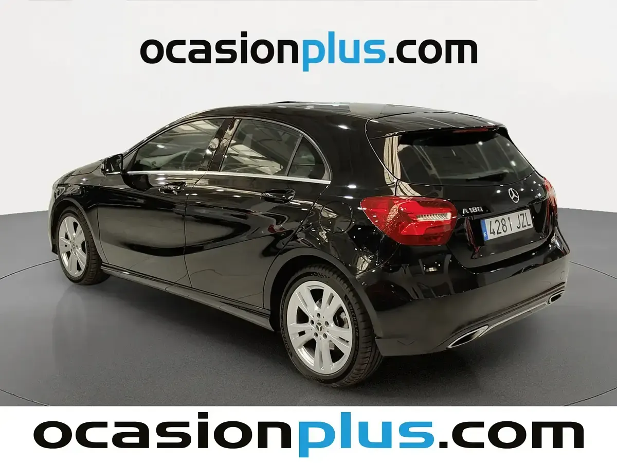 Usado Mercedes A180 122 CV (89 kW) 2017 Negro Utilitario