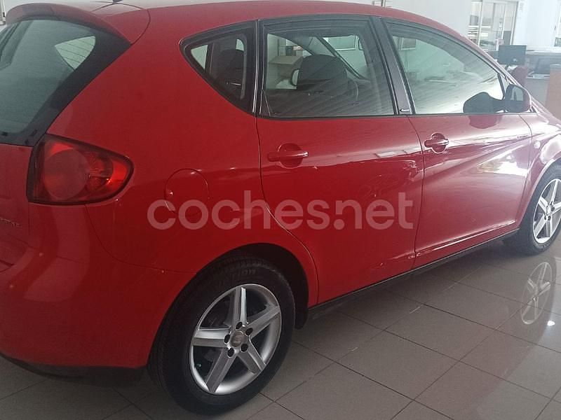 Usado Seat Altea I-Tech 105 CV (77 kW) 2014 Rojo Monovolumen