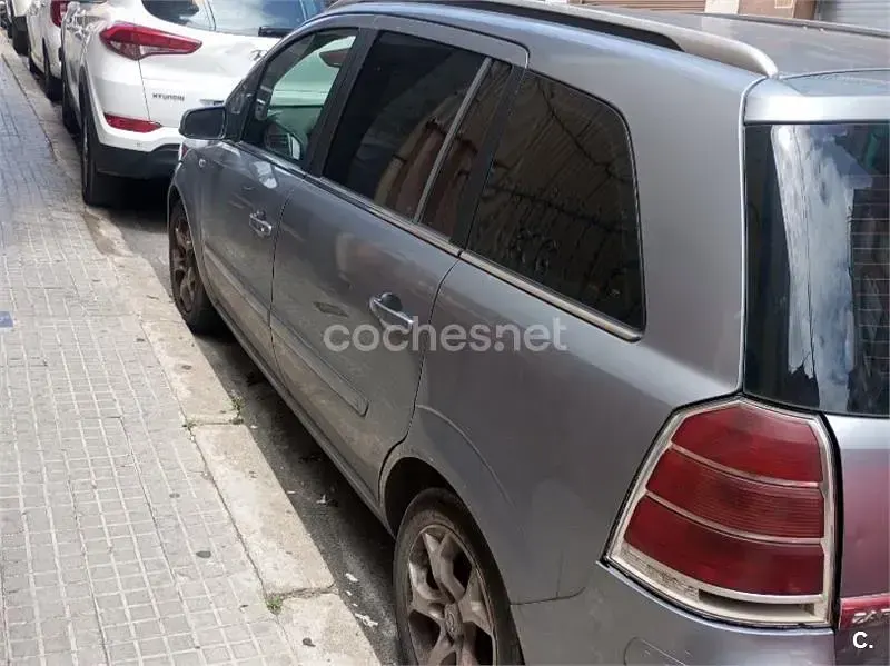 Usado Opel Zafira Cosmo 120 CV (88 kW) 2006 Gris / plata Monovolumen