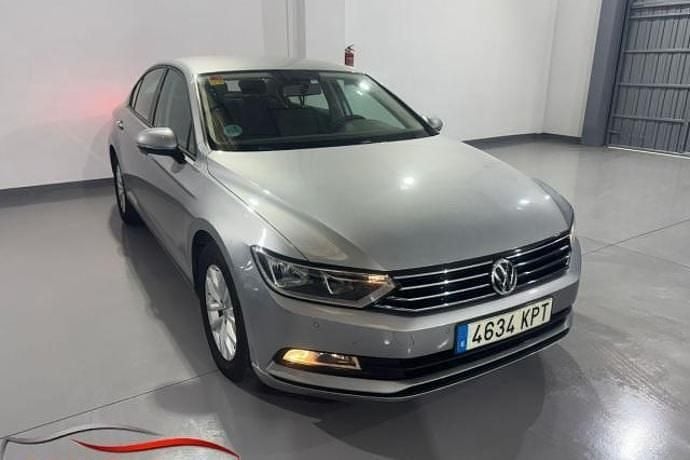 Usado 2018 VW Passat Edition Berlina | 14.300 € (Precio justo) - Imagen 1/4
