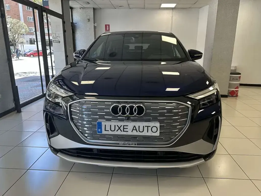 Usado Audi Q4 e-tron Ambiente 125 kW (170 CV) 2022 Azul SUV