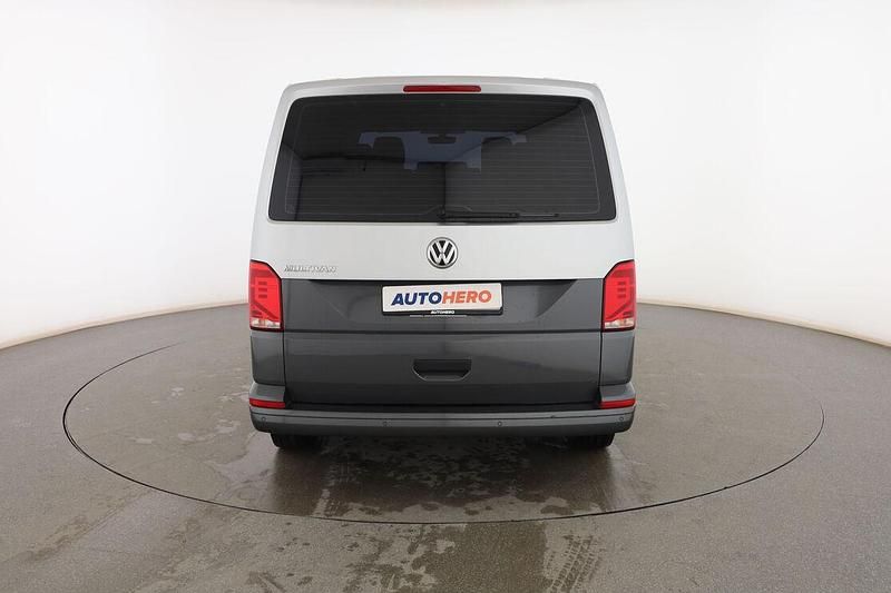 Usado VW Multivan Trendline 150 CV (110 kW) 2021 Gris Van