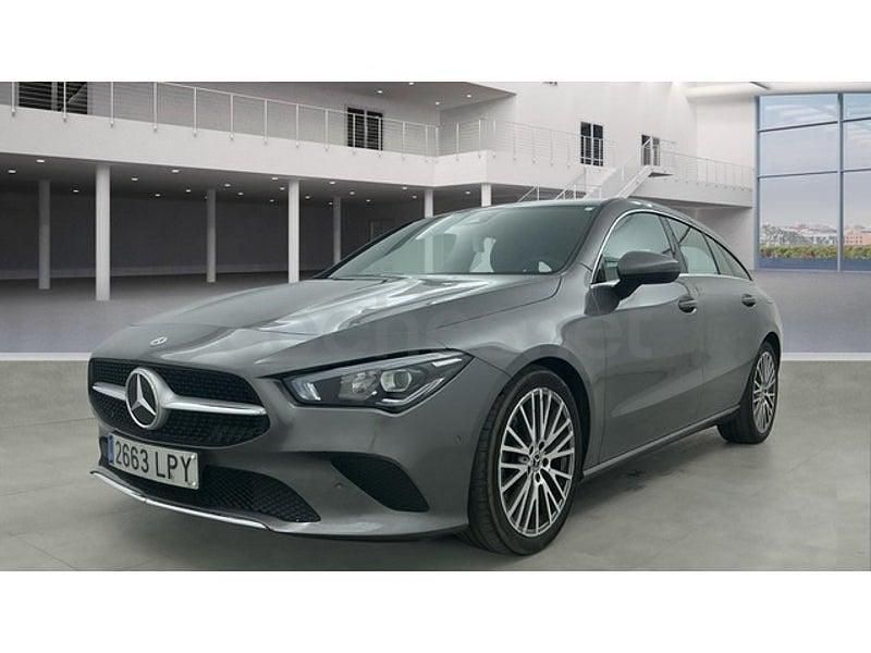 Usado Mercedes CLA200 Shooting Brake 150 CV (110 kW) 2021 Gris / plata Familiar