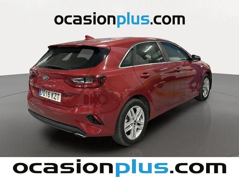 Usado Kia Ceed 120 CV (88 kW) 2019 Rojo Utilitario