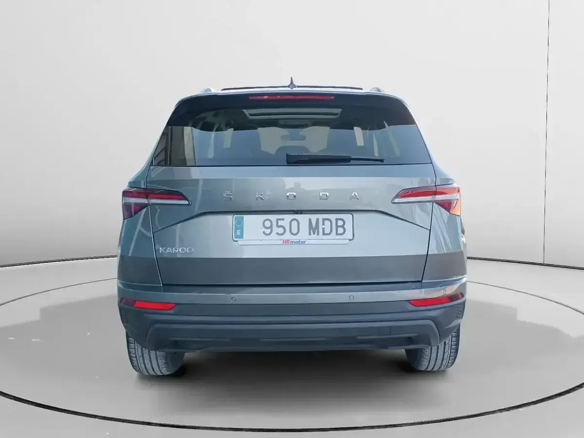 Usado Skoda Karoq Style 150 CV (110 kW) 2022 Gris / plata SUV