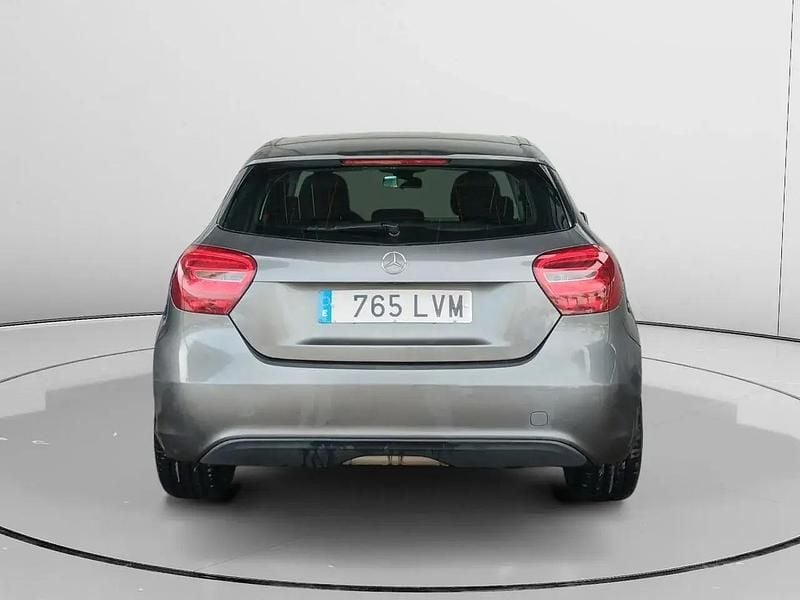 Usado Mercedes A180 Style 109 HP (80 kW) 2017 Cinzento Sedan