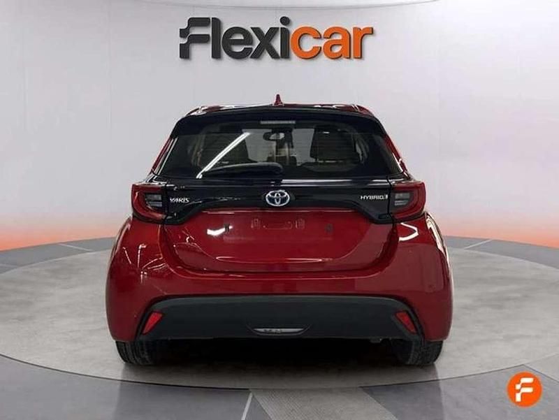 Usado Toyota Yaris Hybrid Active 116 CV (85 kW) 2023 Burdeos Utilitario