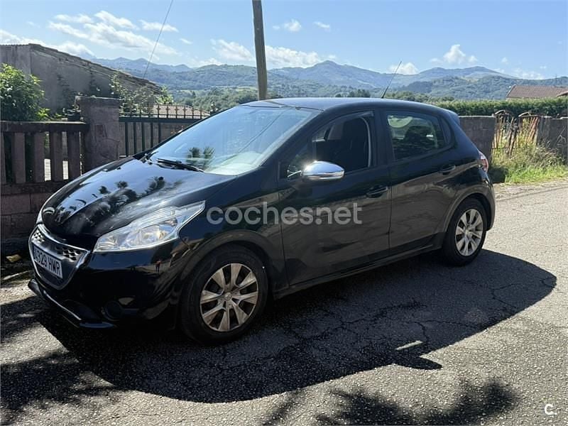 Negro Usado 2012 Peugeot 208 Active Utilitario | 4700 € (Precio justo) - Imagen 1/4