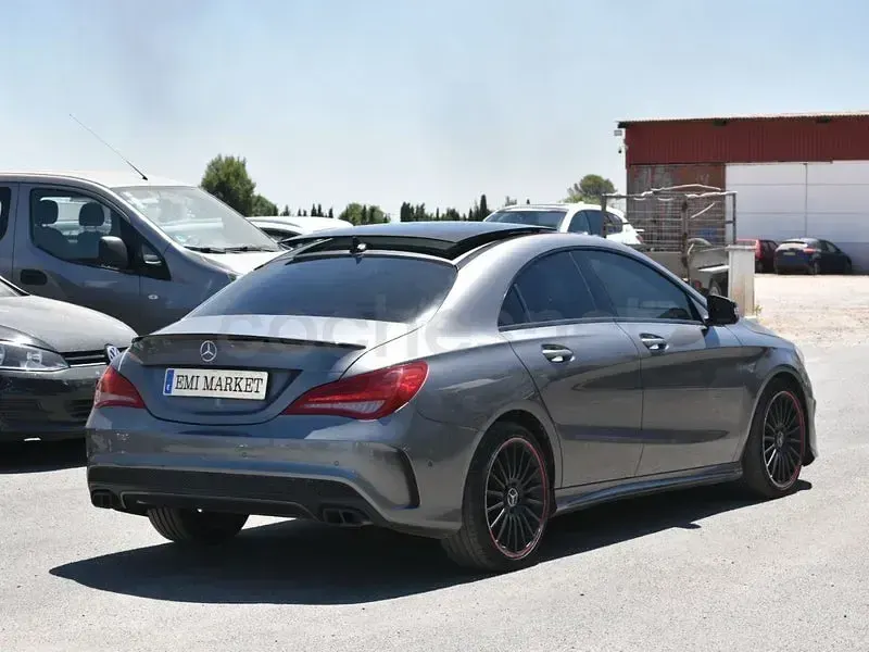 Usado Mercedes CLA220 AMG line 177 CV (130 kW) 2014 Gris / plata Berlina