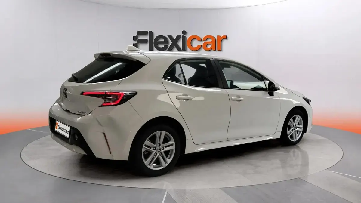 Usado Toyota Corolla Business Edition 122 CV (89 kW) 2022 Blanco Berlina
