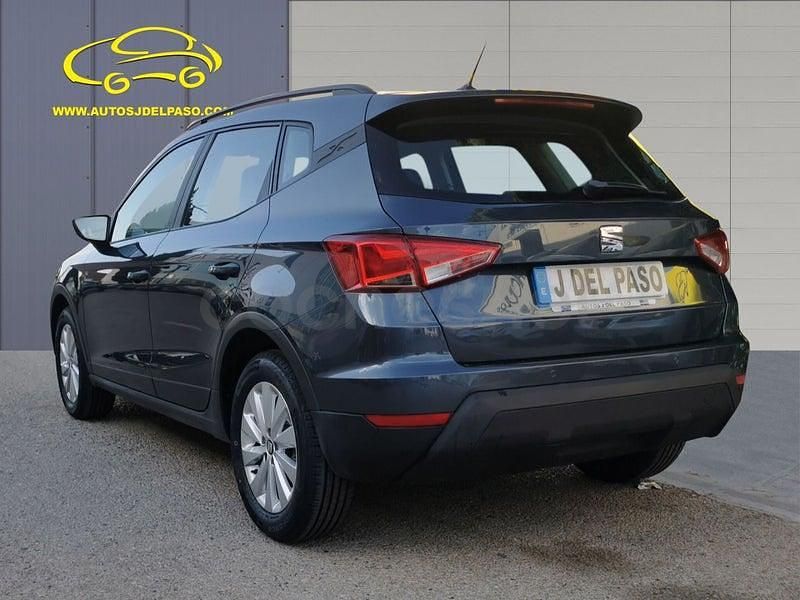 Usado Seat Arona Style 110 CV (80 kW) 2021 Gris / plata SUV