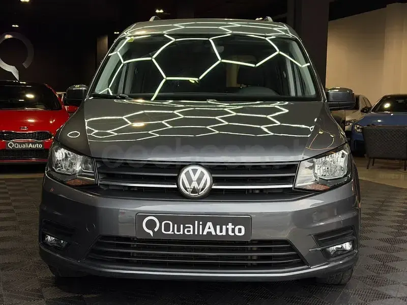 Usado VW Caddy Trendline 110 CV (80 kW) 2017 Gris / plata Monovolumen