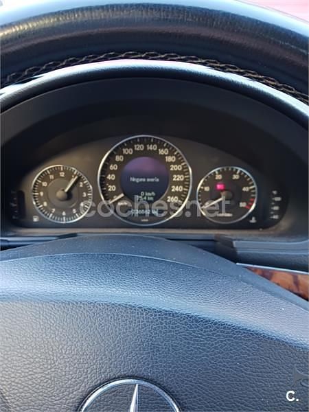 Usado Mercedes E220 Elegance 143 CV (105 kW) 2002 Gris / plata Berlina