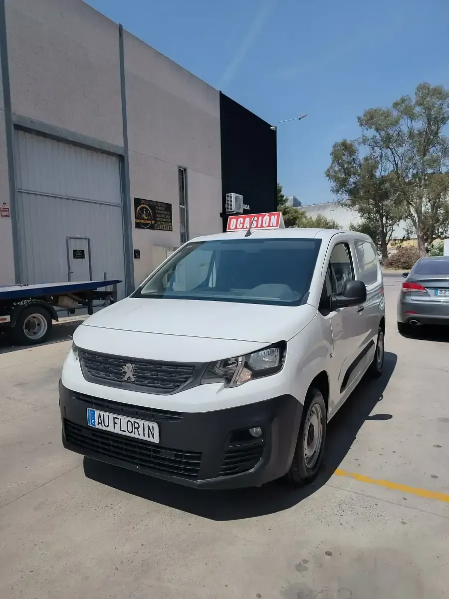 Usado Peugeot Partner Premium 100 CV (73 kW) 2019 Blanco Monovolumen