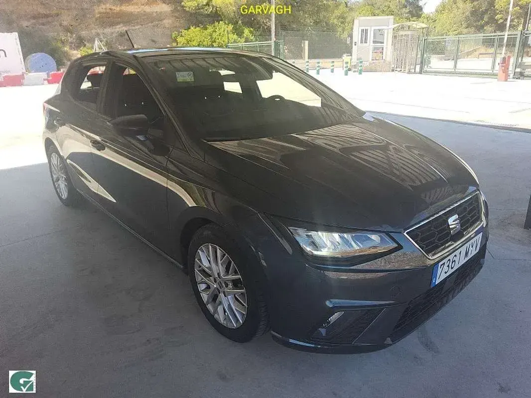 Usado Seat Ibiza FR 116 CV (85 kW) 2025 Gris Utilitario