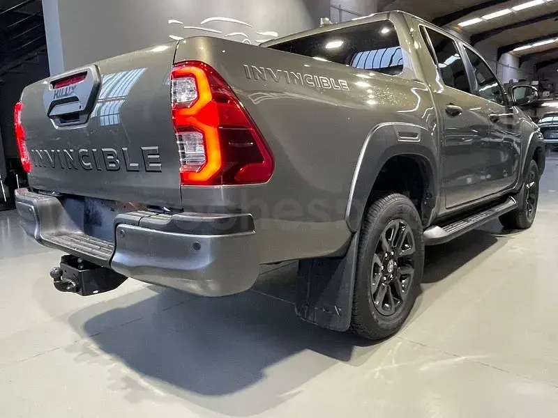 Nuevo Toyota HiLux 220 CV (161 kW) 2026 Marrón Pickup/Camioneta