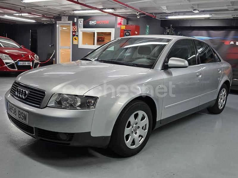 Gris / plata Usado 2002 Audi A4 Berlina | 3999 € (Buen precio) - Imagen 1/4